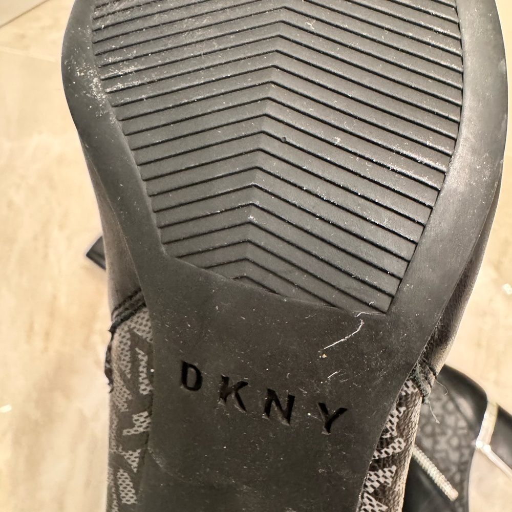 DKNY KNEE HIGH BOOTS - Picture 12 of 13